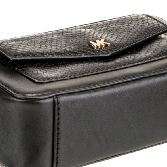 Michael Kors Crossbody Black Leather & Gold Hardware - Picture 4 of 7